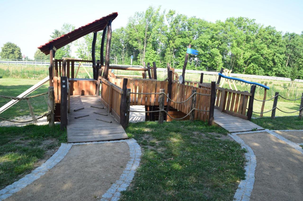 Land-Gut-Hotel Seeblick Klietz Екстер'єр фото