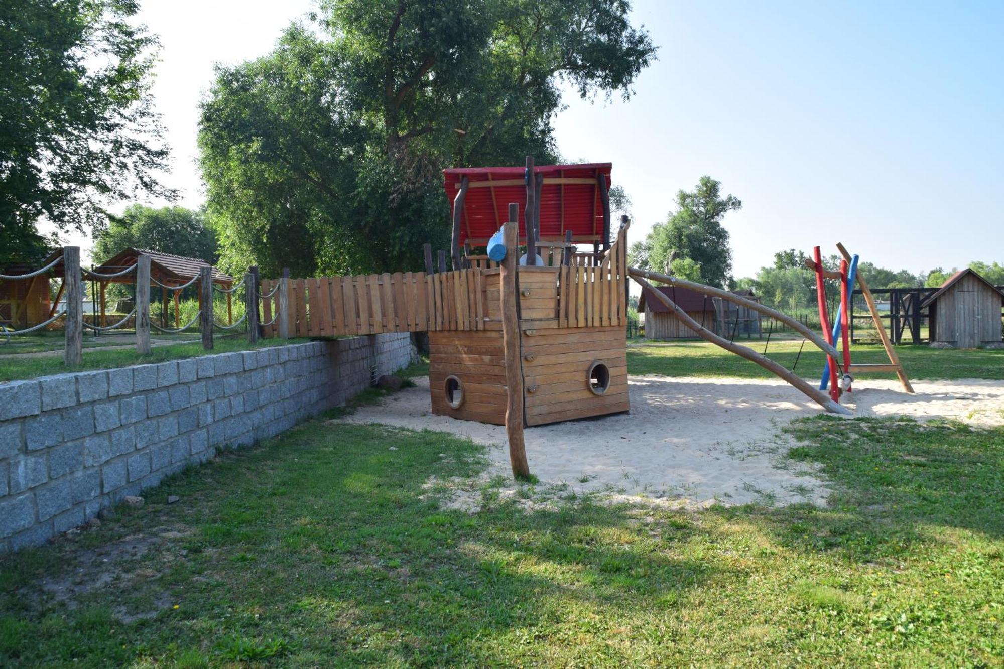 Land-Gut-Hotel Seeblick Klietz Екстер'єр фото
